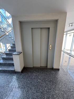 Treppenhaus, Lift - 