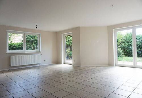 geräumiges Wohnzimmer - 4 Zimmer Doppelhaushälfte in Soderstorf