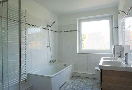 helles Vollbad im Dachgescchoss - 