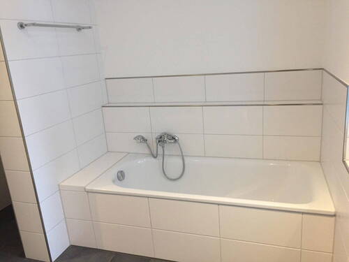 Bad mit Badewanne - 