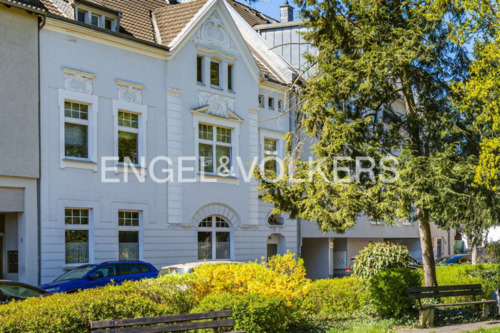 Historische Fassade - Altbaucharme trifft City-Flair: 4-Zimmer-Wohnung in bester Lage von Hilden