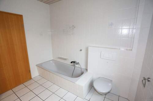 Haus 1 Bad DG - andere Perspektive - 