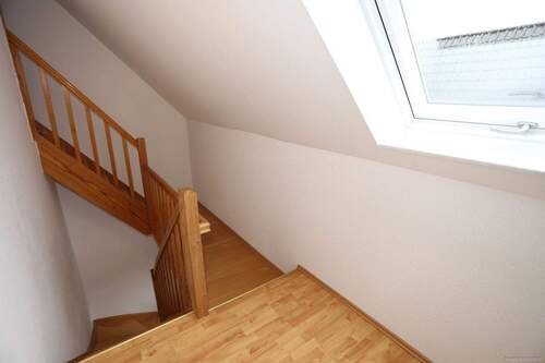 Haus 1 Treppe in den Spitzboden - 