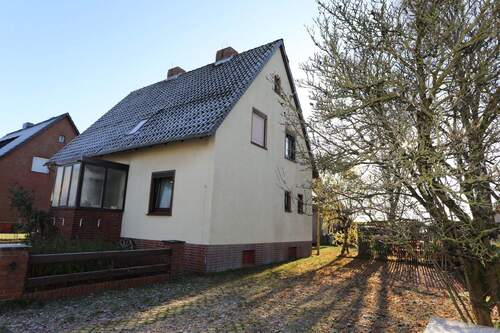 Haus 2 Außenansicht PKW-Stellplätze - 