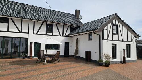 Innenhof (2) - 1 Zimmer Einfamilienhaus zum Kaufen in Altenkirchen (Westerwald)