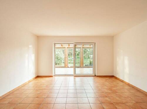 Wohnzimmer leer retuschiert im Erdgeschoss - Einfamilienhaus mit 248,00 m&sup2; in Stahnsdorf zum Kaufen