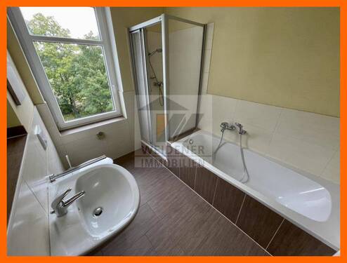 Bad - Hochwertig sanierte und moderne 2 Zimmerwohnung mit Wanne und Dusche!