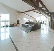 Beeindruckende 204 m²-Wohnung mit Hauscharakter, Balkonen, Kamin und Garten in Bedburg