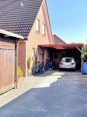 Ansicht mit Carport - 