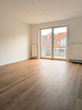 Wohnbereich & Balkon zum Hof - 2 Zimmer Etagenwohnung zum Kaufen in Greifswald