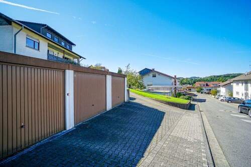 Drei Fertiggaragen - Mehrfamilienhaus, Wohnhaus mit 322,00 m² in Wald-Michelbach / Aschbach zum Kaufen