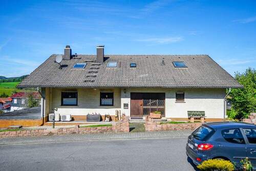 Hausansicht von der Straße - 