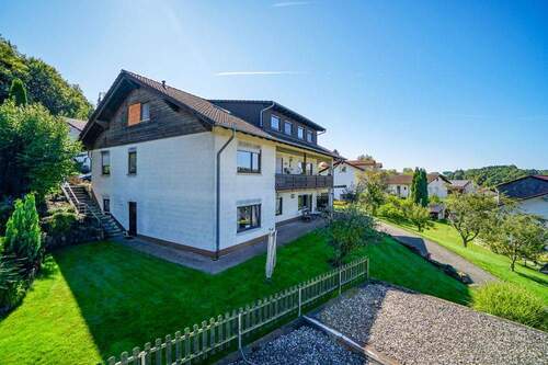 Stattliches Dreifamilienhaus - 
