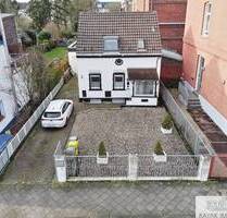 Stark sanierungsbedürftiges Objekt mit Wasserschaden - Platz für Ihren Neubau in guter Lage - Düsseldorf Benrath