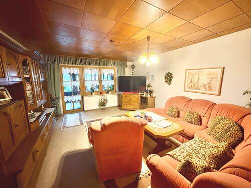 Wohnzimmer im Altbau Erdgeschoss - 