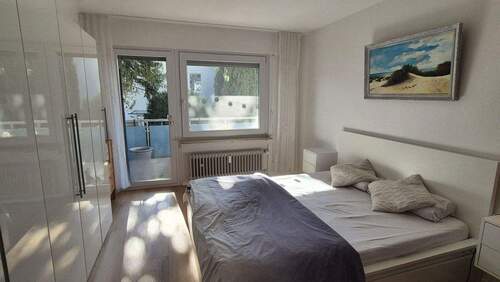 Schlafzimmer mit Balkonzugang - 