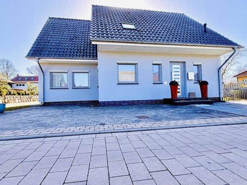 Bild 1 - Modernes Einfamilienhaus nur wenige Schritte bis zum Ostseestrand