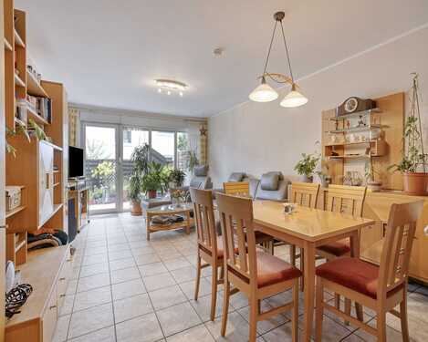 Wohnzimmer - 4 Zimmer Etagenwohnung zum Kaufen in Ratingen