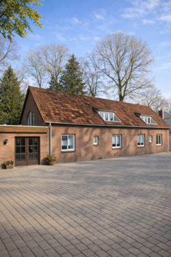 45988561-Östl. Gebäudeteil_ Südfassade - ***Attraktive Wohnung in Sandhatten - Komfortables Wohnen zwischen Natur und Stadt***