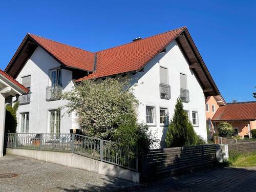 Ansicht Terrassenseite - Komplettes Top gepflegtes DH mit Garten und Garagen