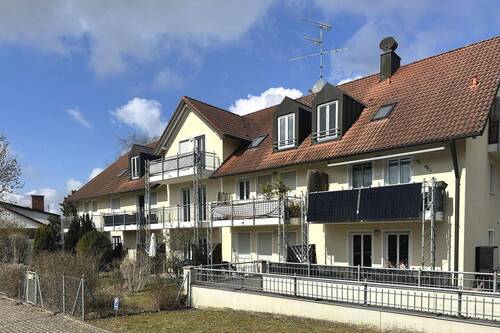 Hausansicht Südseite - 2-Zimmer-Wohnung in Geltendorf - 267.000,00&nbsp;EUR Kaufpreis, ca.&nbsp; 56,00&nbsp;m&sup2;&nbsp;Wohnfl&auml;che