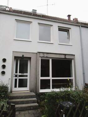 Hausansicht Straßenseite - 5 Zimmer Reihenmittelhaus zum Kaufen in Nürnberg