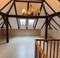 *Stilvolle 5-Zi-DG-Wohnung mit Balkon und Einbauküche* - Osterode am Harz