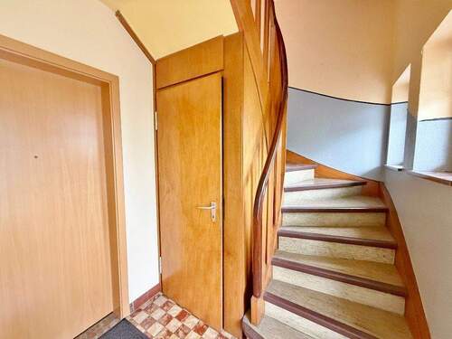 Treppenhaus - Mehrfamilienhaus, Wohnhaus mit 142,00 m&sup2; in Achim zum Kaufen