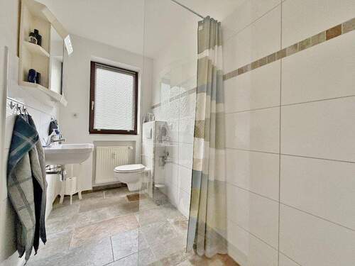 EG / modernisiertes Duschbad - 