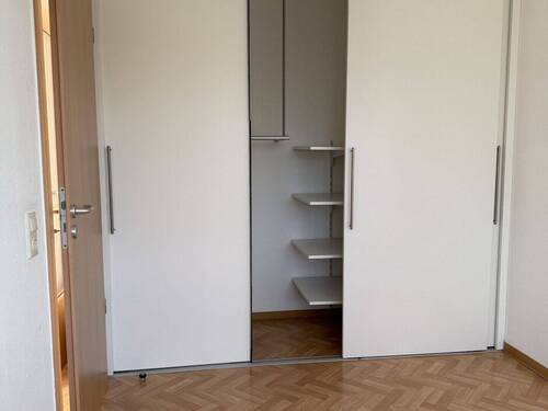 Schlafzimmer mit Einbauschrank - 