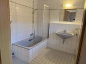 Bad mit Wanne - 