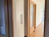 Flur mit Einbauschrank - 