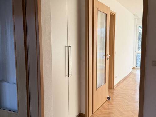 Flur mit Einbauschrank - 