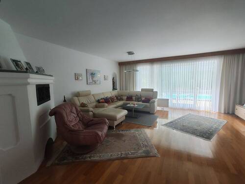 Wohnzimmer - Wunderschönes EFH mit Pool in Schwindegg