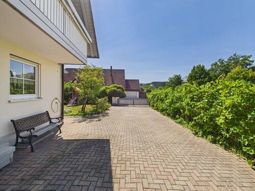 Einfahrt - Doppelhaushälfte mit 155,00 m&sup2; in Altdorf zum Kaufen