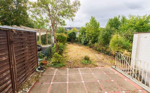 Terrasse - Reihenmittelhaus mit 82,50 m&sup2; in Düsseldorf Benrath zum Kaufen