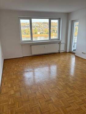Wohn-/Essbereich - Rheinpromenade! Renovierte 4-Zimmerwohnung mit Duschbad und Loggia