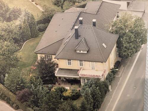Historische Luftaufnahme - 1 Zimmer Mehrfamilienhaus, Wohnhaus in Lage