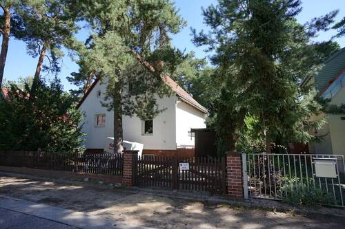 Haus Frontansicht 1 - 4 Zimmer Einfamilienhaus zum Kaufen in Kleinmachnow