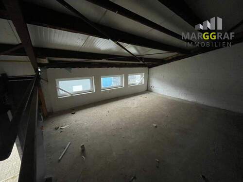 Lagerfläche Empore über Bürofläche - 