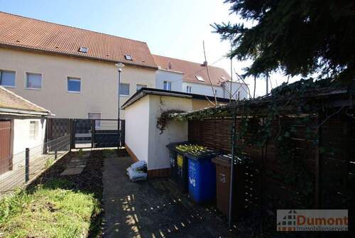 Garten mit Straßenzugang - 