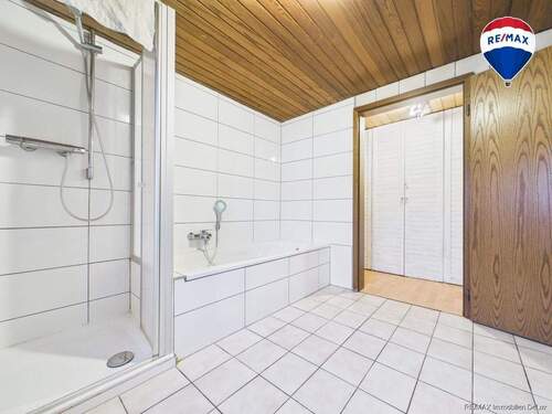 REMAX Immobilien DeLux Einfamilienhaus Schlafzimmer Blieskastel Mark Matthias Borowicz - 