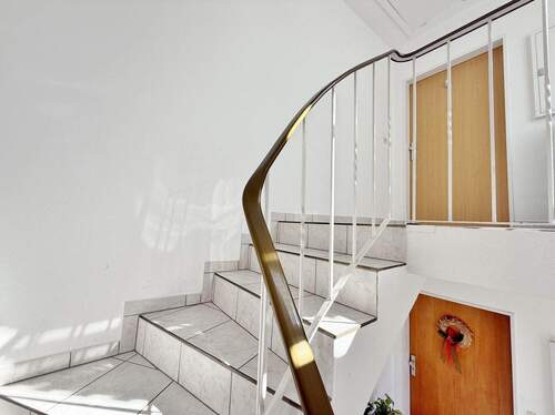 gepflegtes Treppenhaus - 