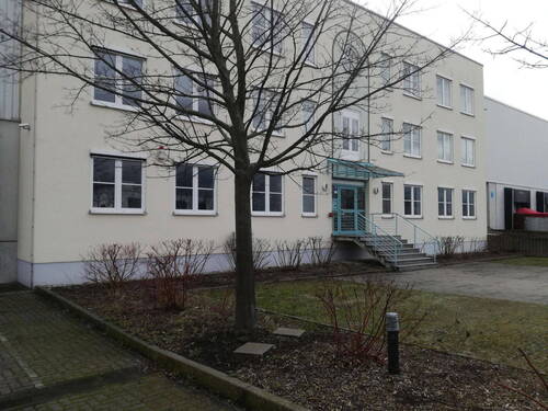 BÜROGEBÄUDE, EG (1. UND 2. OG - HALLE MIT KÜHLHALLE, HOCHREGALLAGER, BÜROS UND BESPRECHUNGSRAUM, TOP!