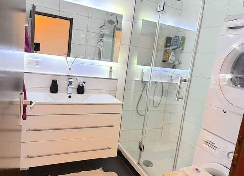 718061_38102019.jpg - 