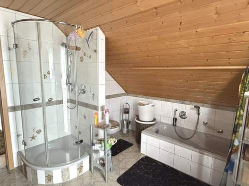 Voll ausgestattes Badezimmer - 