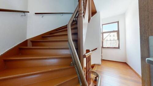 Treppenhaus - 6 Zimmer Mehrfamilienhaus, Wohnhaus in Wurzen