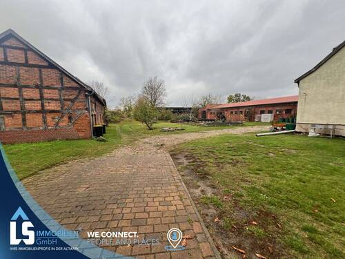 Hof Zweifamilienhaus - 