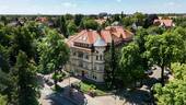 Außenansicht - Exklusive Dachgeschoss-Maisonettewohnung in Dahlemer Villenlage mit Südwest-Terrasse und Aufzug