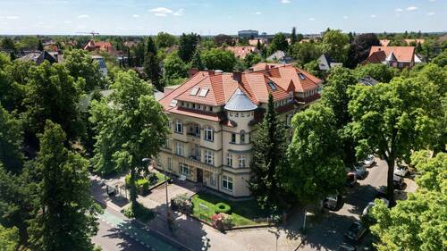 Außenansicht - Exklusive Dachgeschoss-Maisonettewohnung in Dahlemer Villenlage mit Südwest-Terrasse und Aufzug